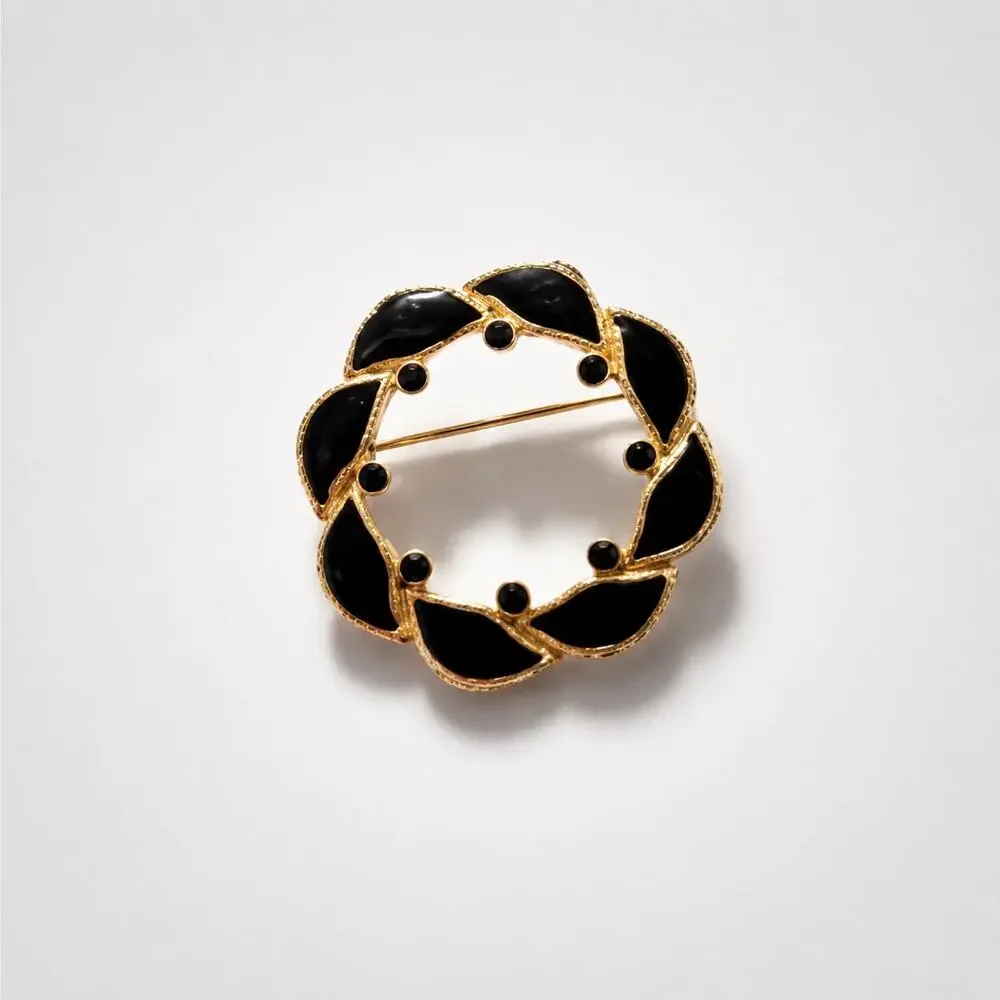 Black‎ Enamel Wreath Brooch Pin Circle Gold-tone 1.25